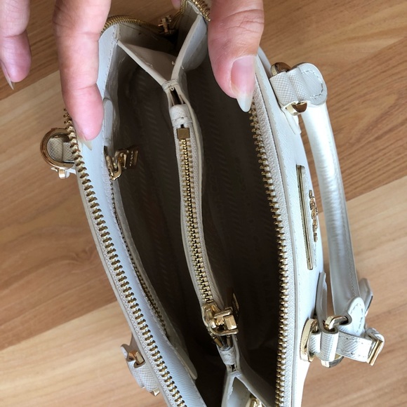 Prada handbag small size - Picture 3 of 8